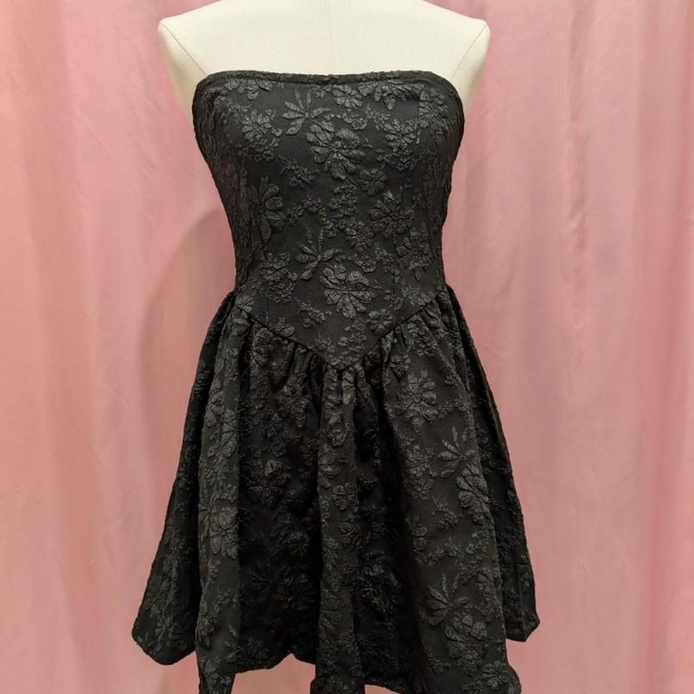 Black Strapless Textured Floral Mini Party Dress, NWOT (XS/S)‼️Open To Offers